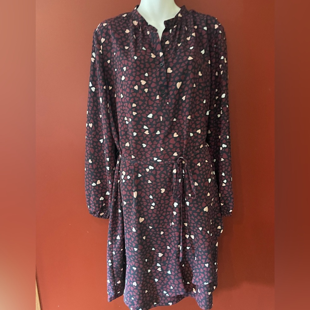 Lovely Joe Fresh Large long sleeve midi length dress. A light fall dress.